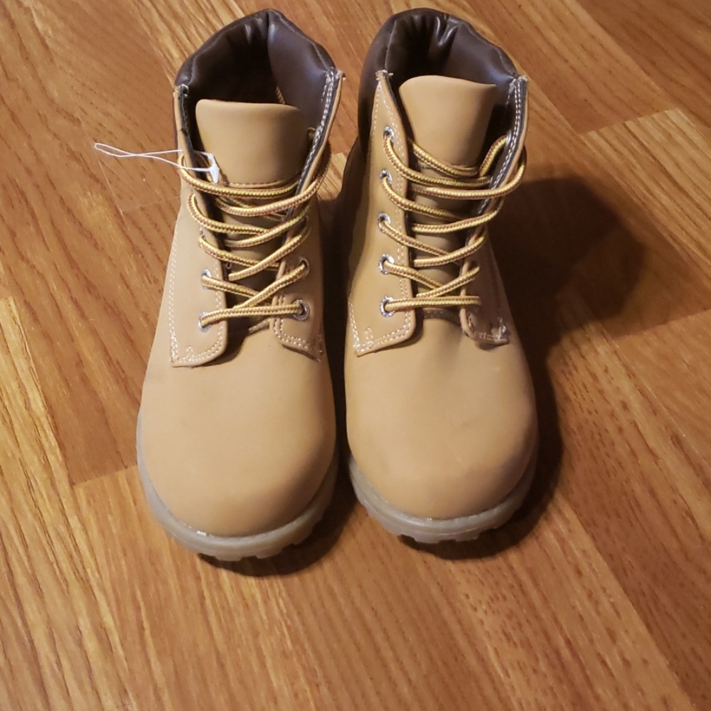 Boys work boots